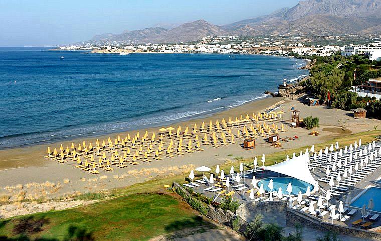 Makrygialos Beach is a long, sandy stretch with clear waters, perfect for relaxation and family fun