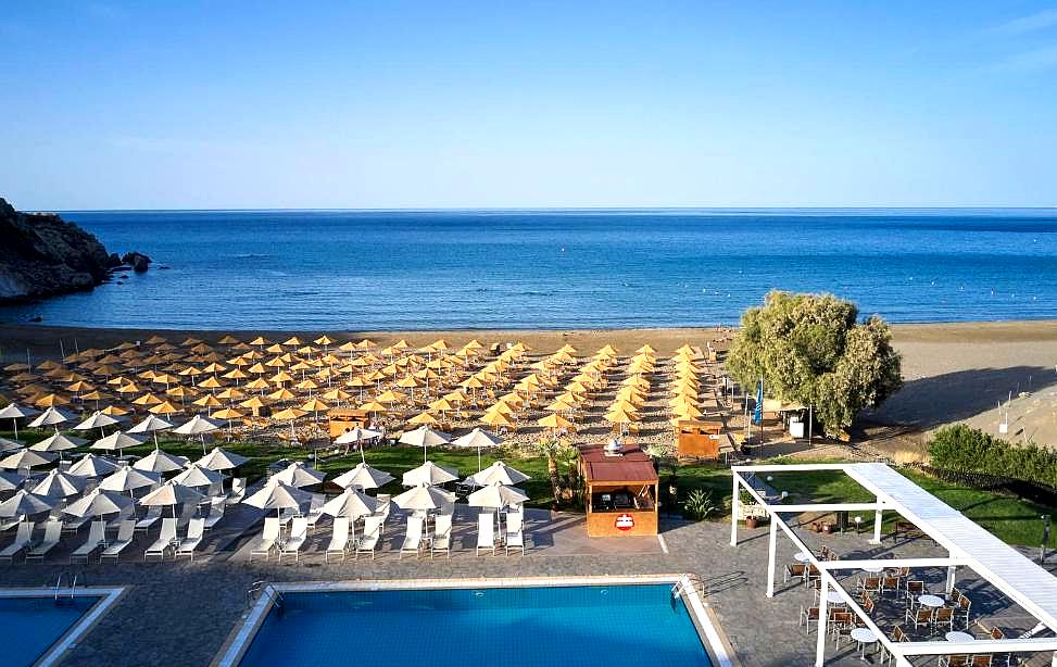 beachfront pool and lounge