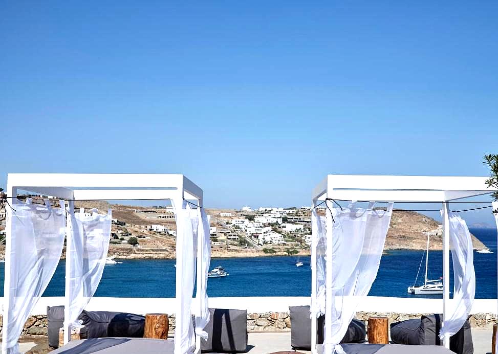 cabanas with sea view and luxury seating