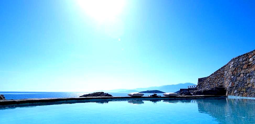 infinity pool sea view