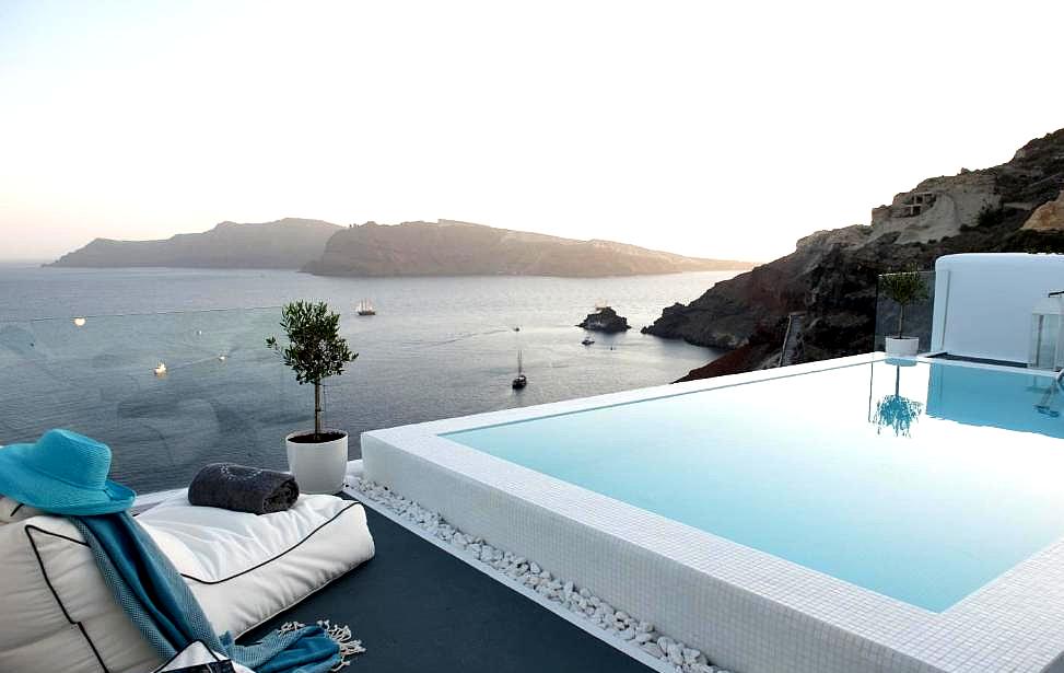 infinity pool with sea view