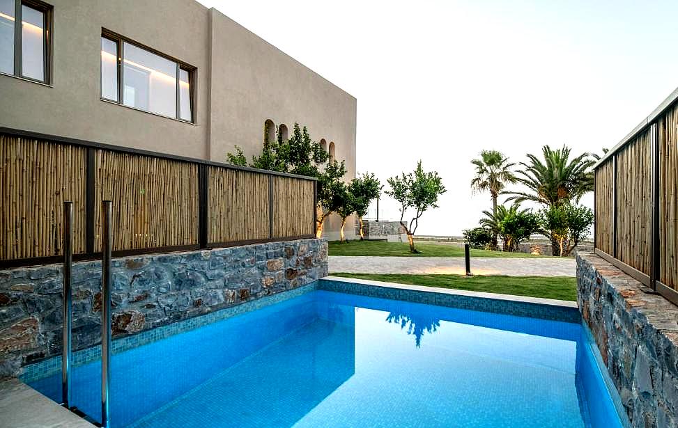 private pool with sea view and garden