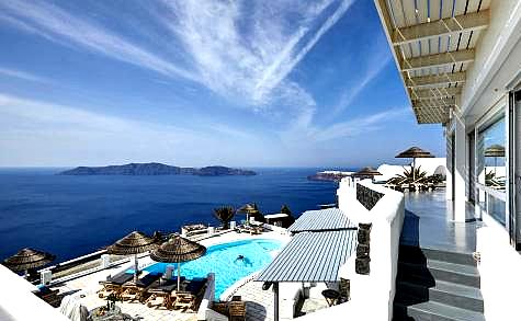 rooftop pool with sea view and relaxation spots