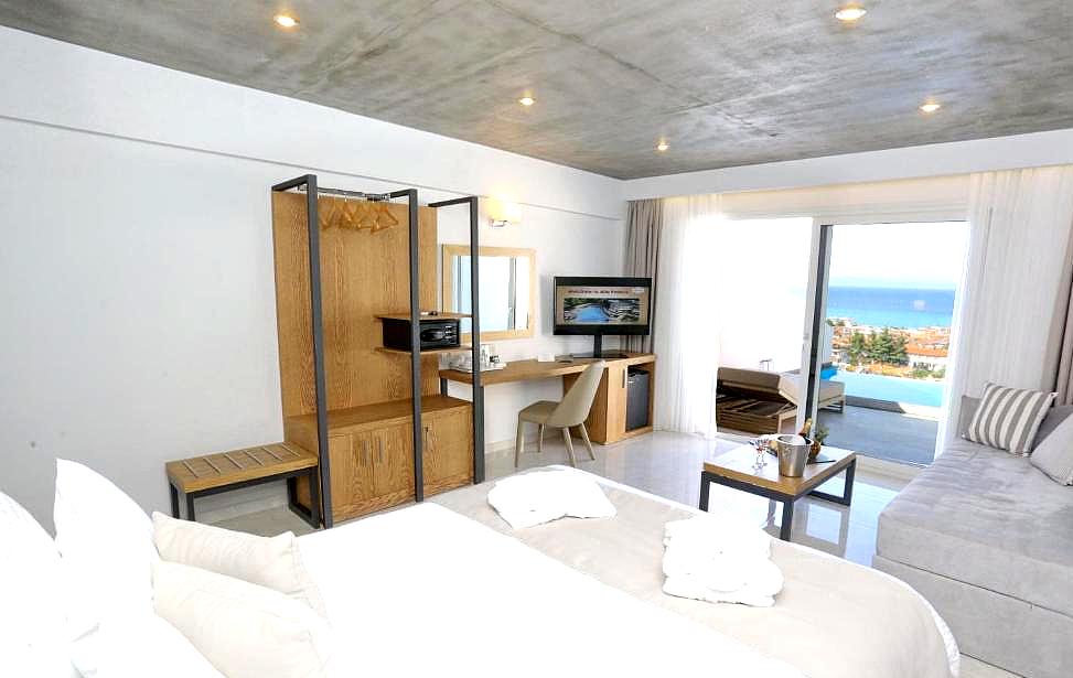 spacious room with sea view